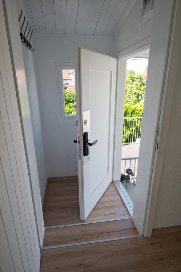 Lake Getaway Apartment With Private Entrance, Right On The Lake Constance Cycle Path, Barbecue Area, Free Wifi, Netflix And Free Bikes Salmsach Eksteriør bilde
